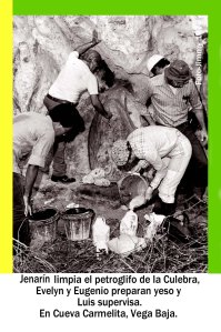 0053 Arq Jenarín Otero y otros Miembros limpian-preparan petroglifo