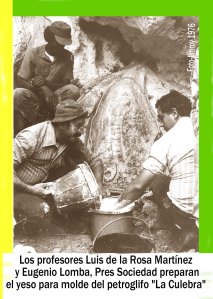 0054 Arq Profesores Luis y Lomba preparan mezcla yeso para moldes