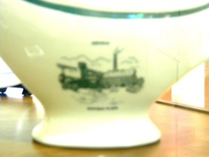 5186 FOTO CERCANA DE PIEZA DE MESA PRODUCIDA PARA UNA INDUSTRIA