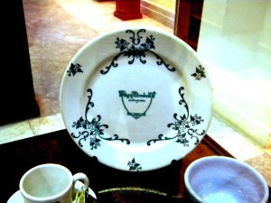 5188 PLATO Y TAZAS PARA PUIG & ABRAHAM LA BOMBONERA DE SAN JUAN