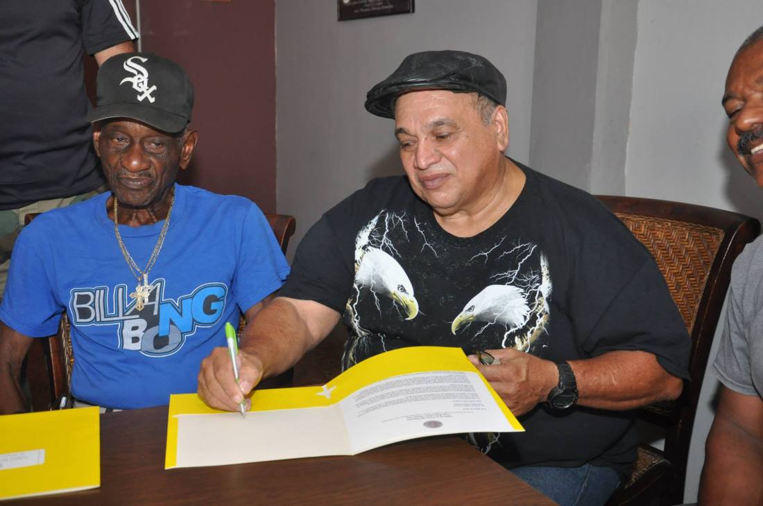 LUIGI FIRMA DE EXALTACION DE ARTURO NATER