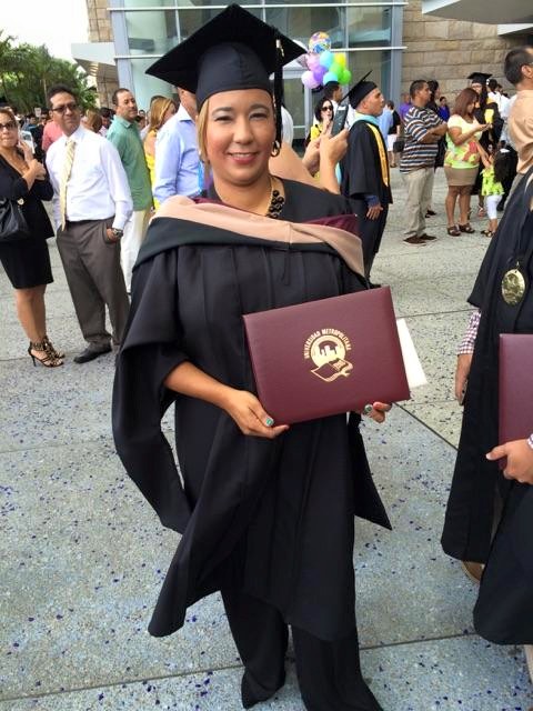 MARIA VEGA SE GRADUA DE MAESTRIA EN