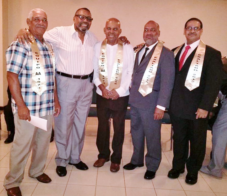 JOSE LUIS LOPEZ MAYSONET CON LOS DE SU BARRIO