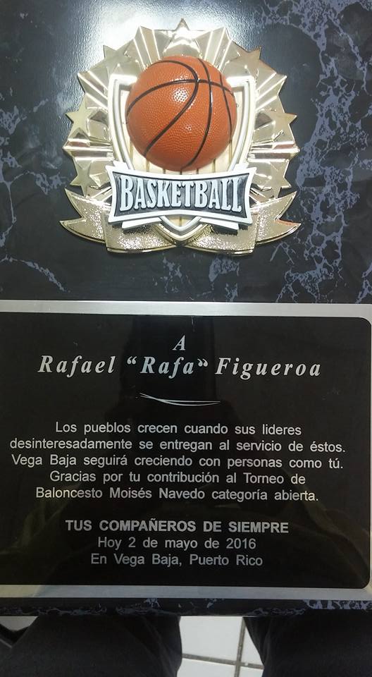 RECONOCIMIETNO BALONCESTO A RAFAEL FIGUEROA GAETAN