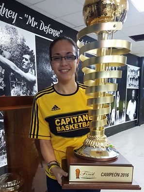ODARA CON TROFEO 2016 DE CAPITANES