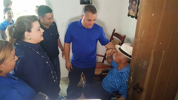 JENNIFER DE VISITA EN VEGA BAJA